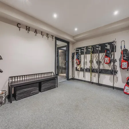 Artic - 5 Bedrooms - - 1550 *